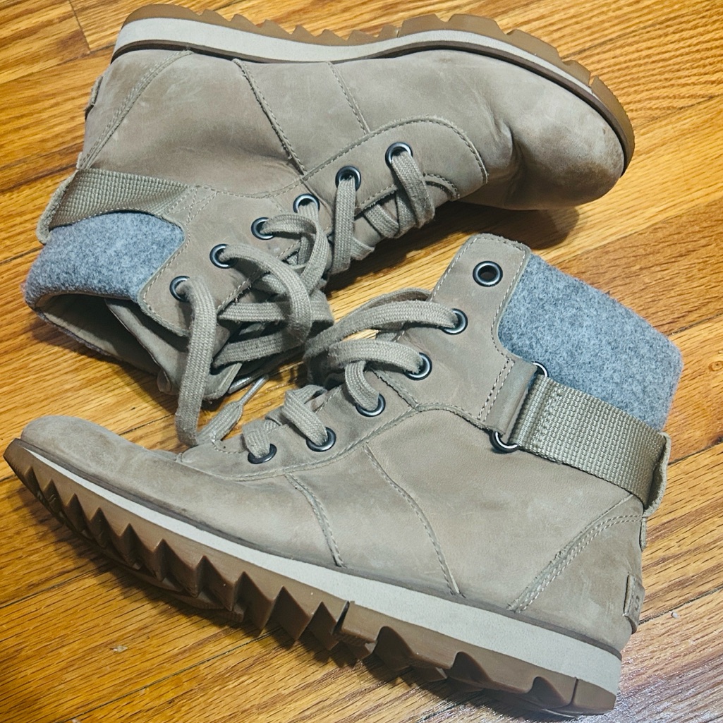 Sorel Taupe Lace-Up Ankle Boots With Gray Felt Cuff